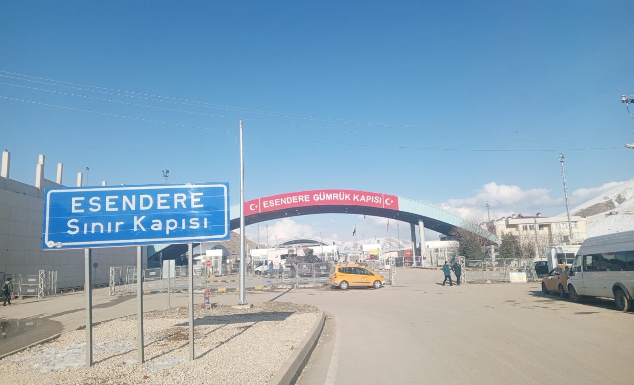 İran sınırındaki Esendere Sınır Kapısı’nda geçişlere kısıtlama getirildi
