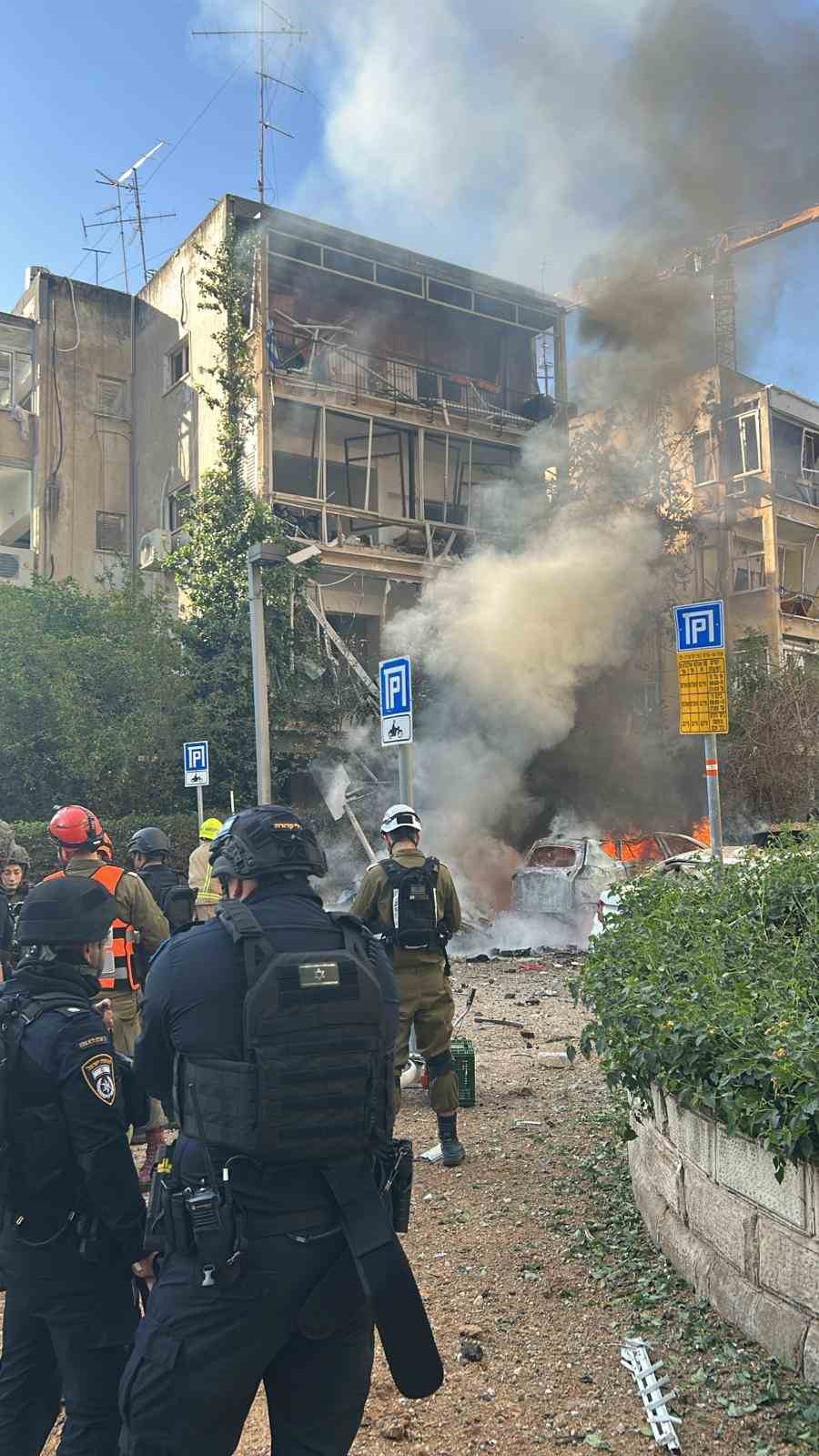 İran, Tel Aviv’i vurdu: 6 yaralı
