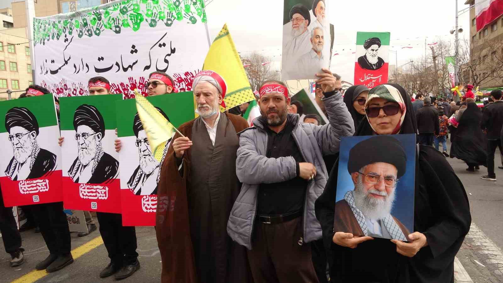 İran’da devrim kutlamalarında milyonlar sokaklara döküldü
