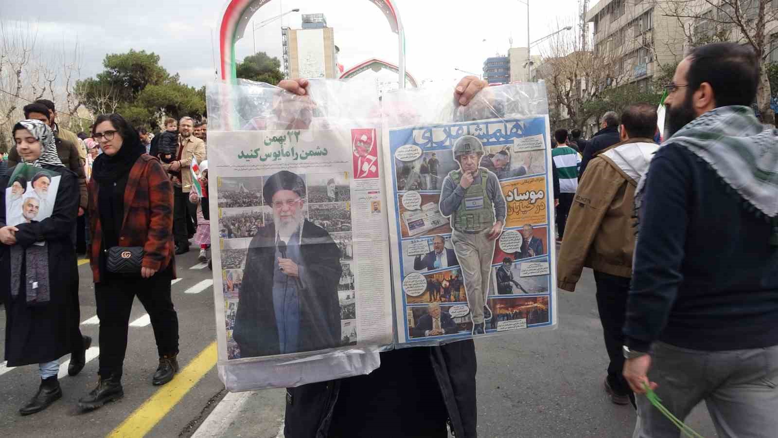 İran’da devrim kutlamalarında milyonlar sokaklara döküldü
