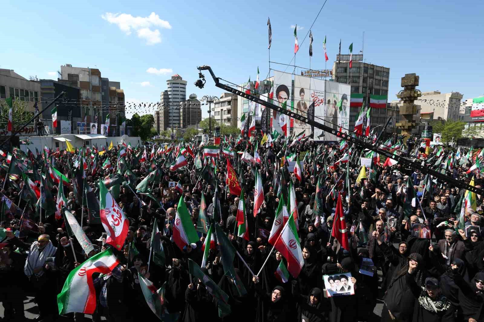 İran’da eski dini lider Hamaney, ölümünün 40’ıncı gününde anıldı
