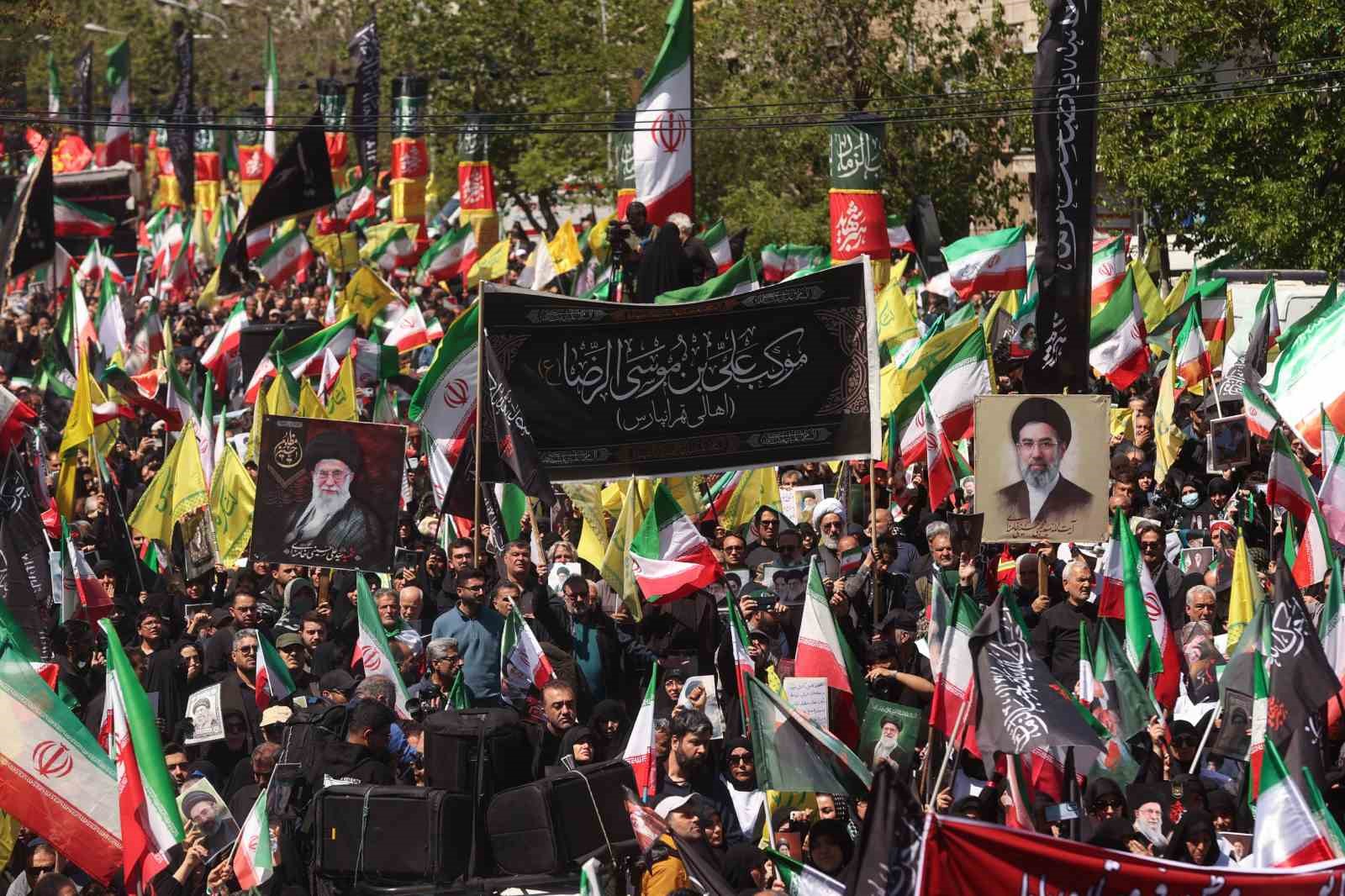 İran’da eski dini lider Hamaney, ölümünün 40’ıncı gününde anıldı
