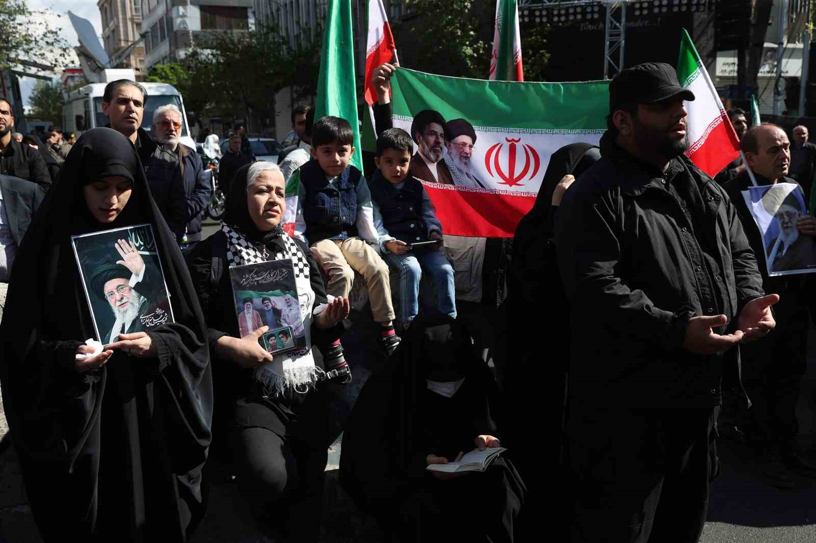 İran’da eski dini lider Hamaney, ölümünün 40’ıncı gününde anıldı
