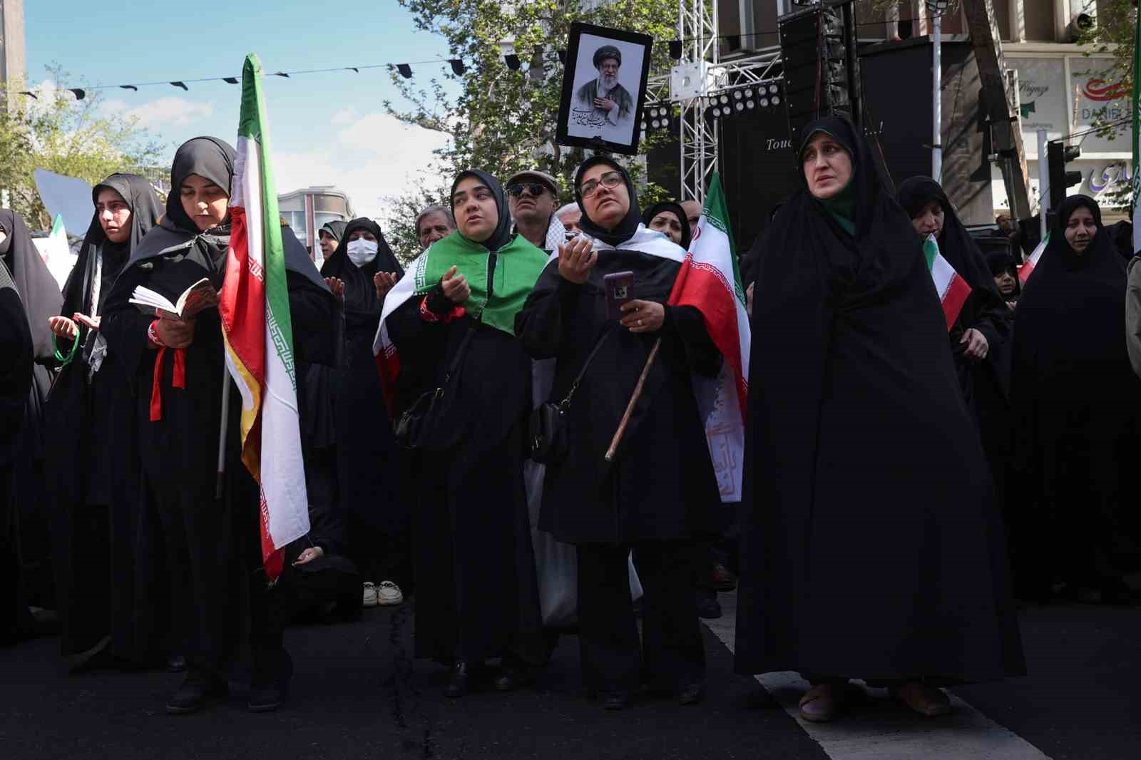 İran’da eski dini lider Hamaney, ölümünün 40’ıncı gününde anıldı
