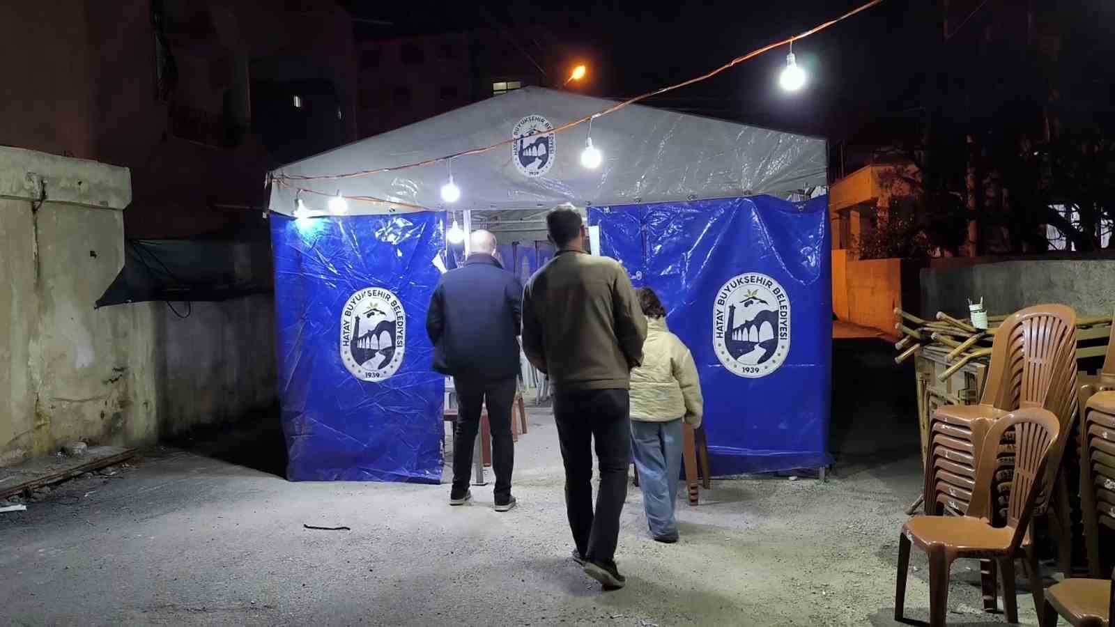 İran’da hayatını kaybeden genç şoförden geriye ailesine neşe içerisinde çiğköfte yoğurduğu anlar kaldı
