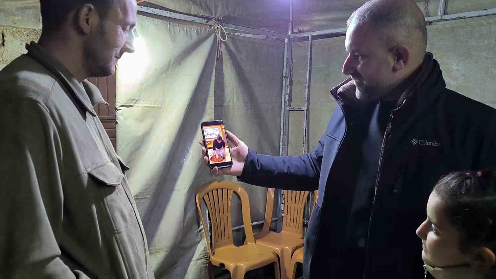 İran’da hayatını kaybeden genç şoförden geriye ailesine neşe içerisinde çiğköfte yoğurduğu anlar kaldı
