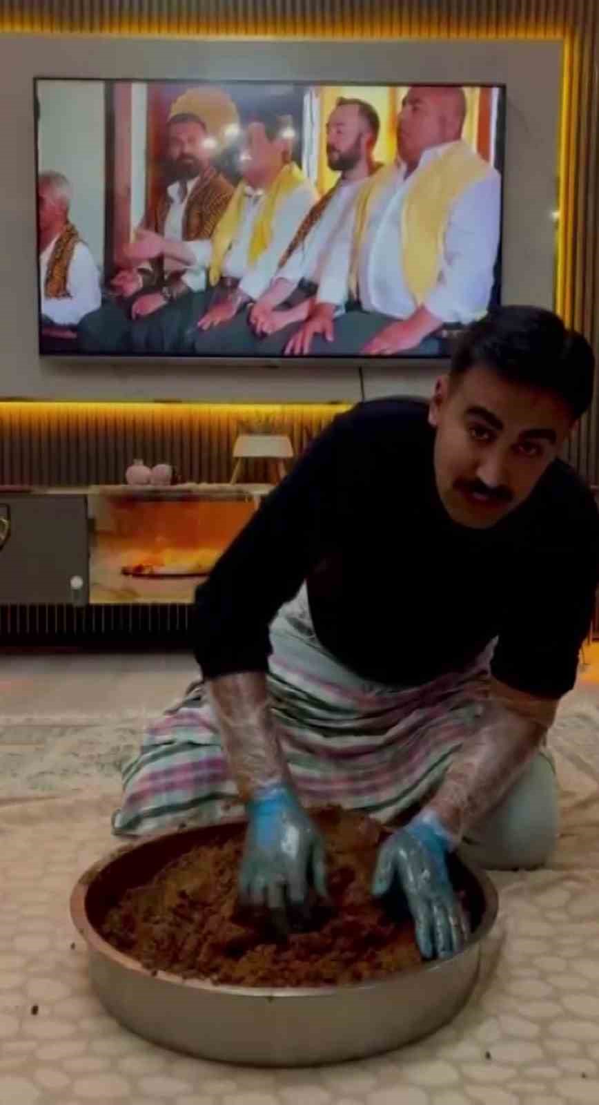 İran’da hayatını kaybeden genç şoförden geriye ailesine neşe içerisinde çiğköfte yoğurduğu anlar kaldı
