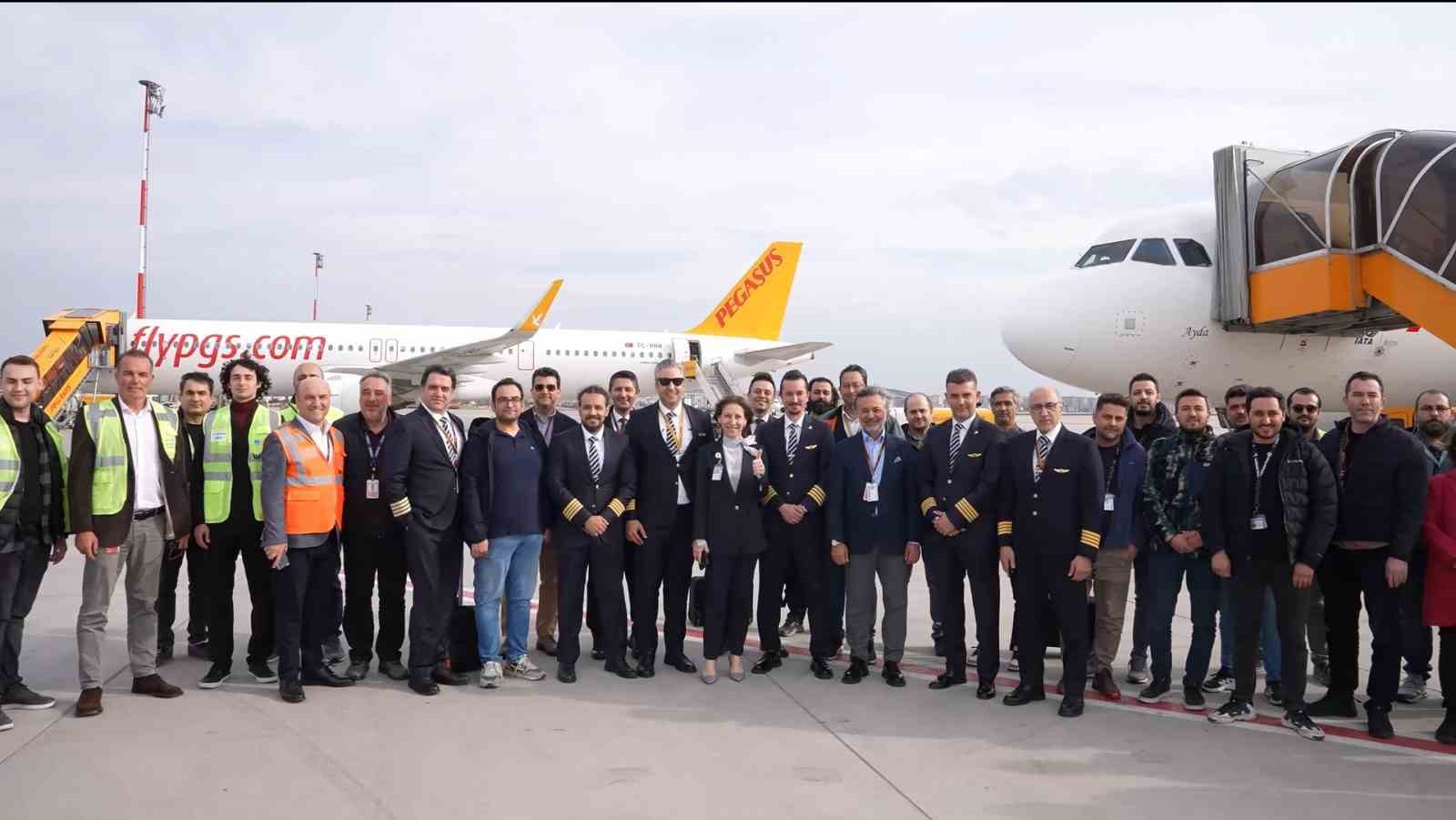 İran’da mahsur kalan Pegasus uçağı 52 gün sonra Sabiha Gökçen’de alkışlarla karşılandı
