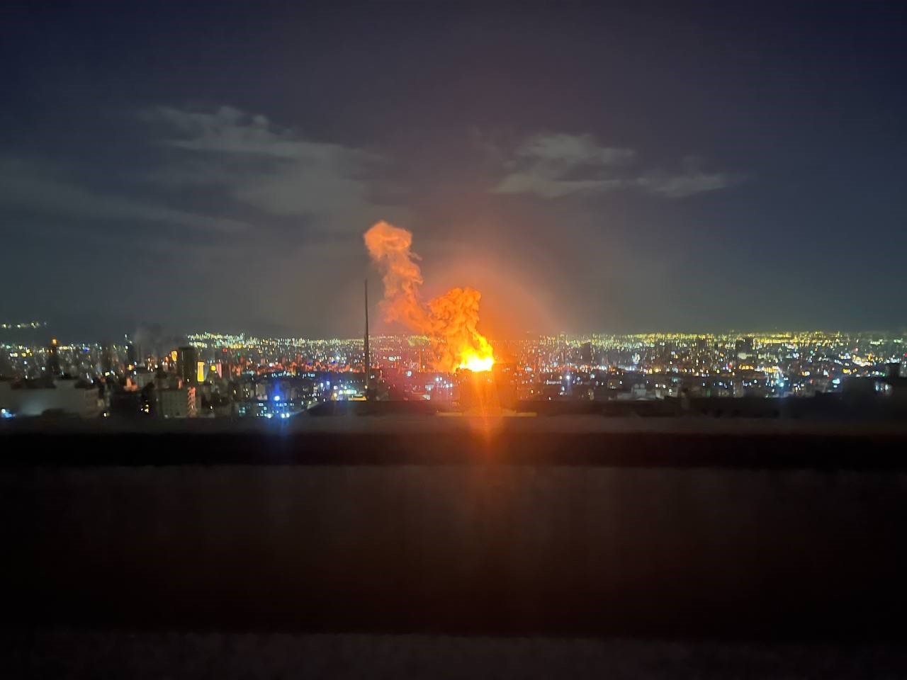 İran’da Radyo ve Televizyon Kurumu binası vuruldu, yayınlar kesildi
