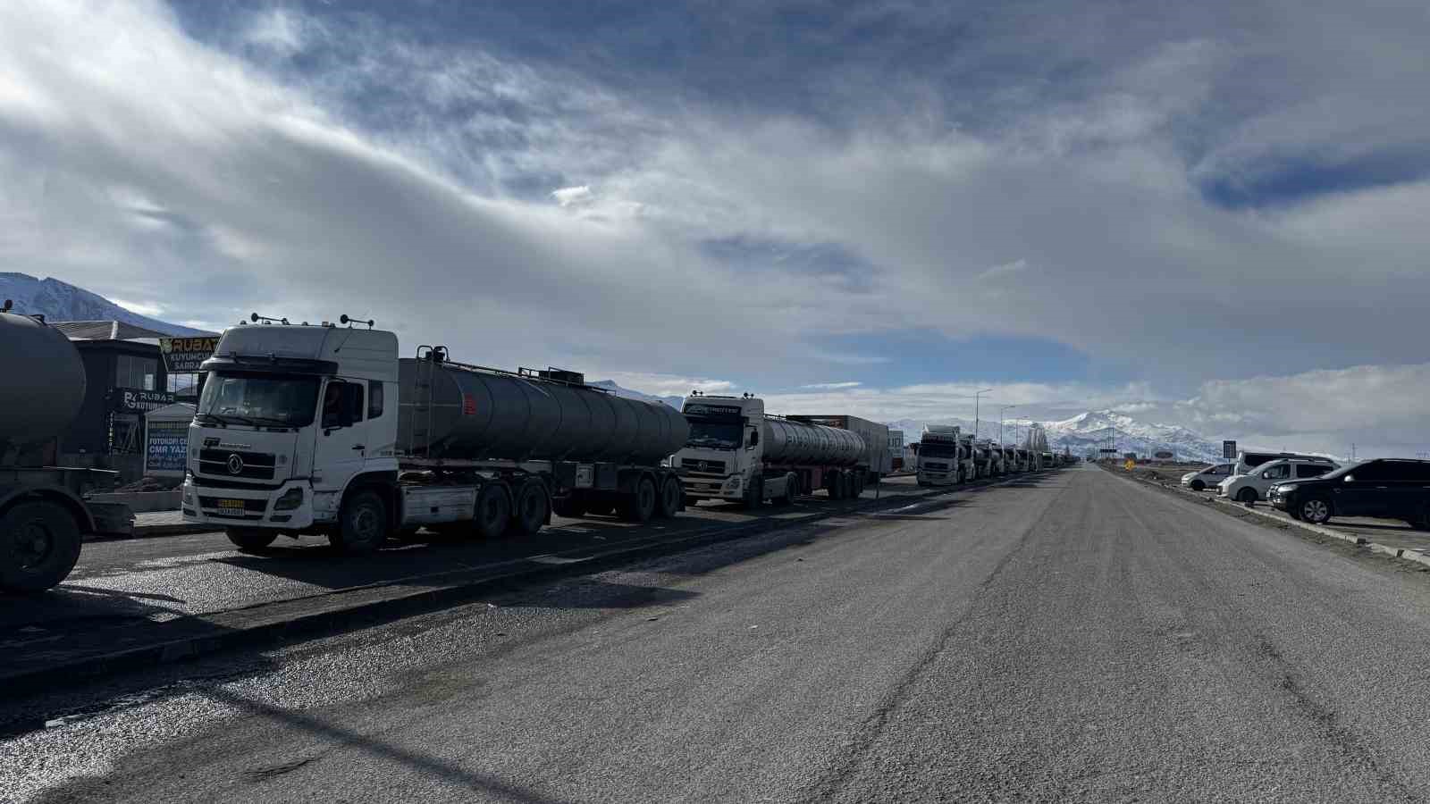 İran’da saldırılar sürerken sınırda sessizlik hakim
