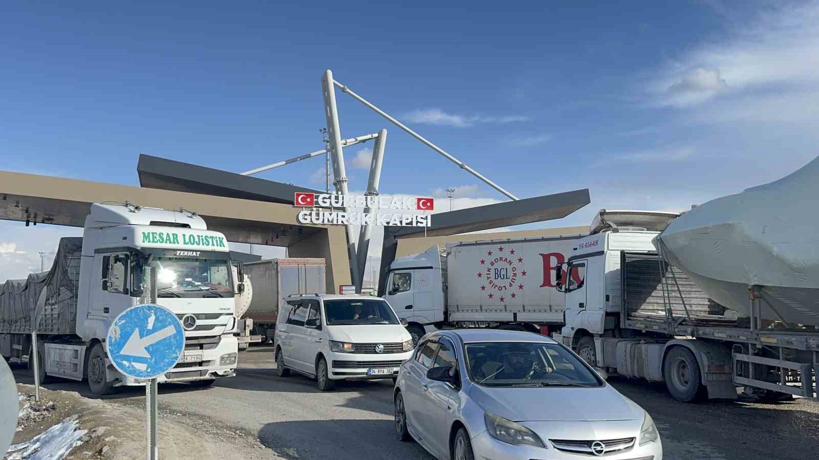 İran’da saldırılar sürerken sınırda sessizlik hakim
