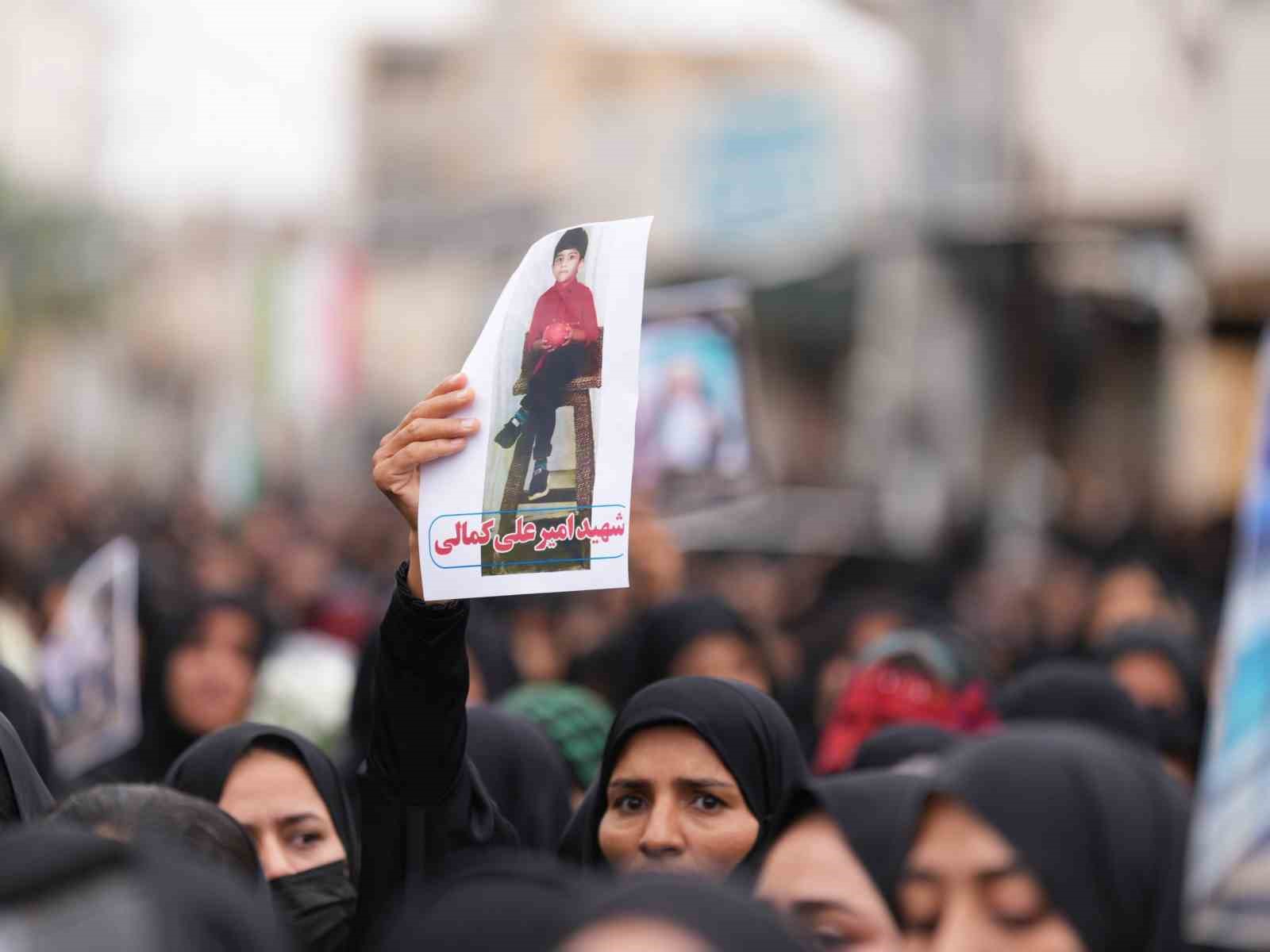 İran’daki okul saldırısında ölenler için cenaze töreni
