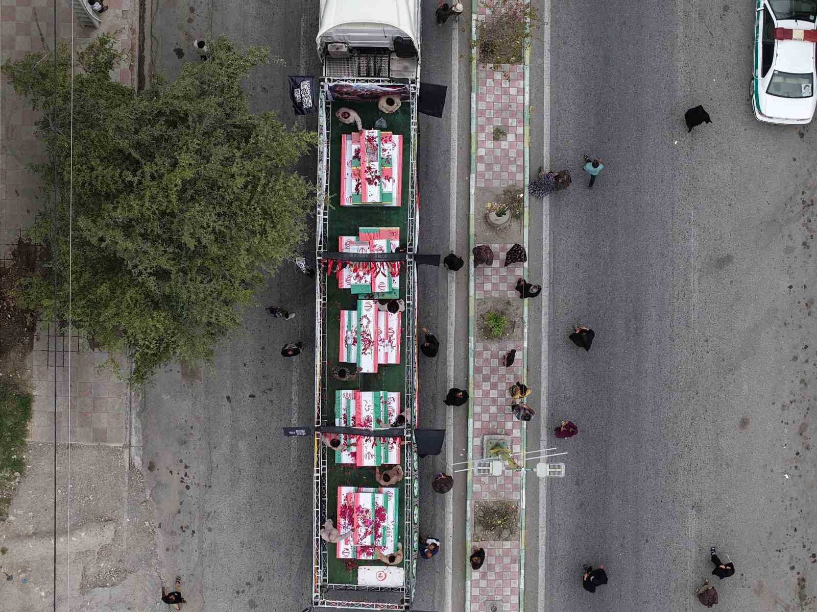 İran’daki okul saldırısında ölenler için cenaze töreni
