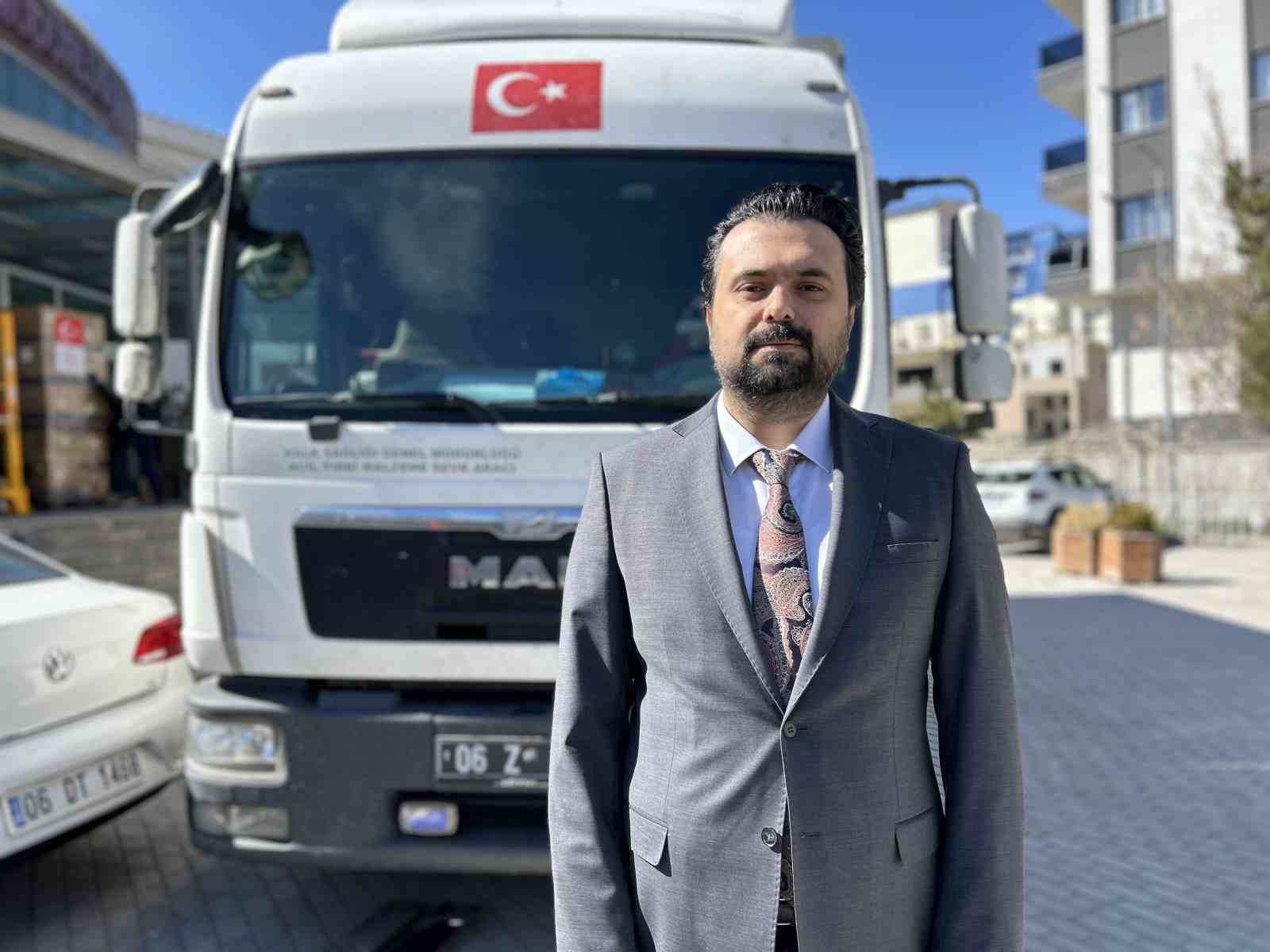 İran’daki savaş mağdurları için Van’dan 3 yardım tırı gönderildi
İran’daki savaş mağdurları için Van’dan 3 yardım tırı gönderildi