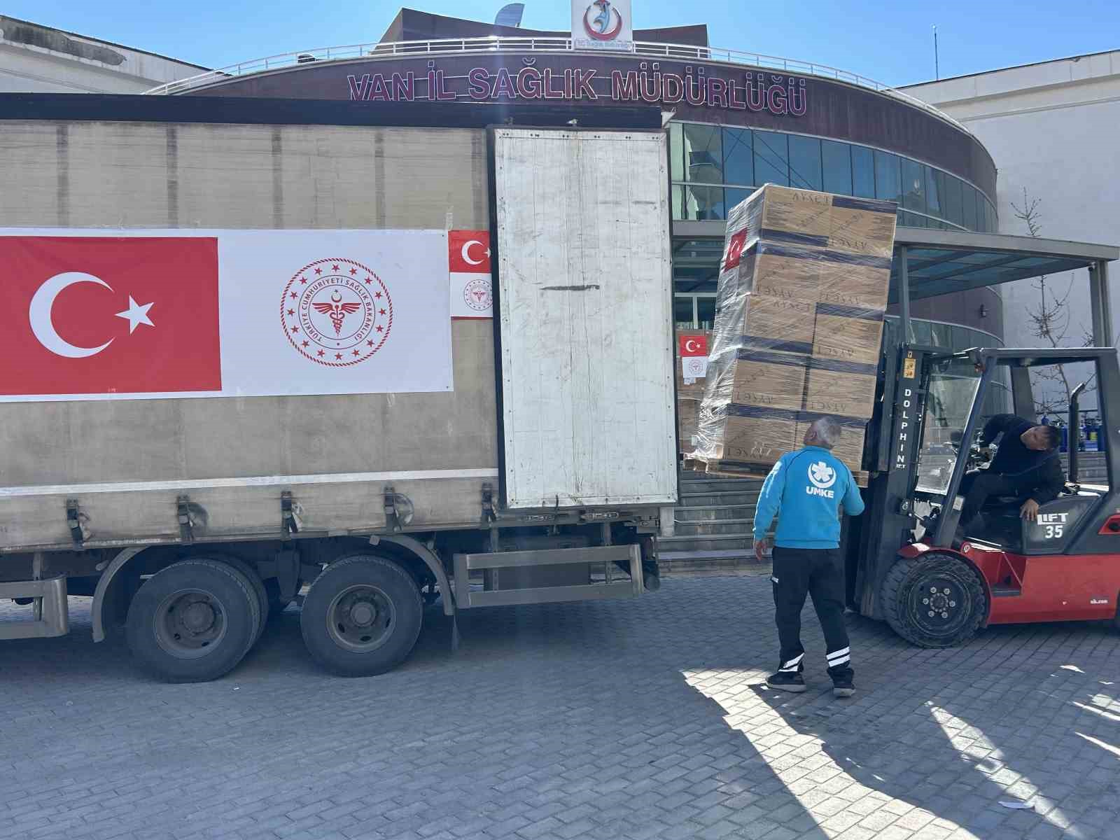 İran’daki savaş mağdurları için Van’dan 3 yardım tırı gönderildi
İran’daki savaş mağdurları için Van’dan 3 yardım tırı gönderildi