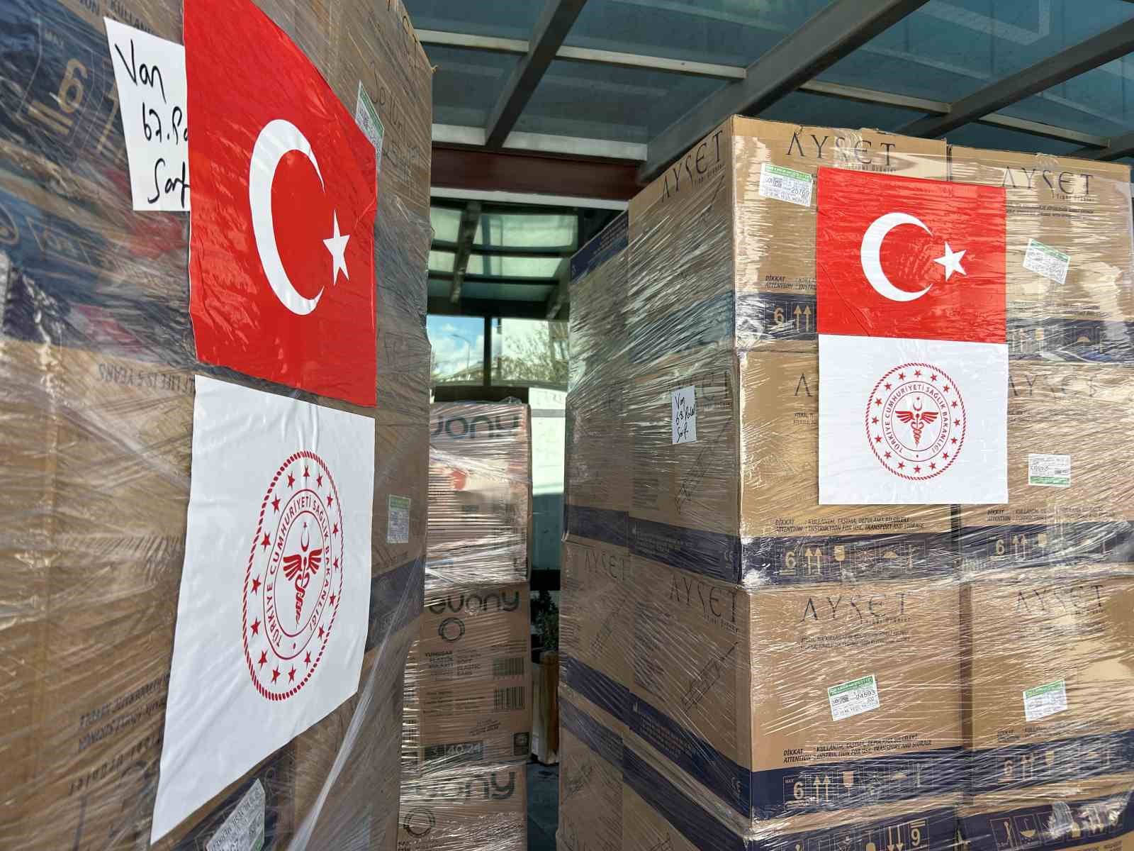 İran’daki savaş mağdurları için Van’dan 3 yardım tırı gönderildi
İran’daki savaş mağdurları için Van’dan 3 yardım tırı gönderildi