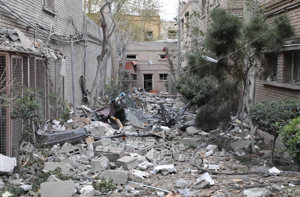 İran’ın 100 yıllık araştırma merkezi vuruldu
