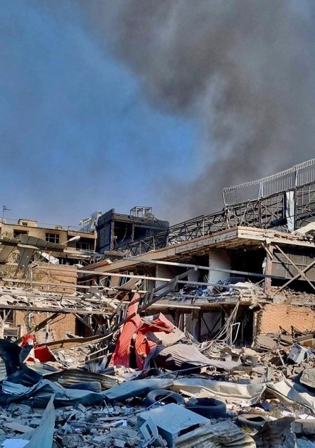 İran’ın 100 yıllık araştırma merkezi vuruldu
