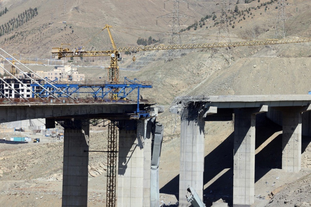 İran’ın en yüksek köprüsünde oluşan hasar görüntülendi
