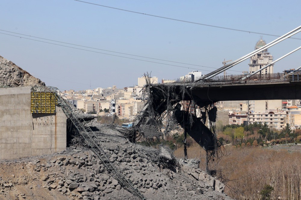 İran’ın en yüksek köprüsünde oluşan hasar görüntülendi
