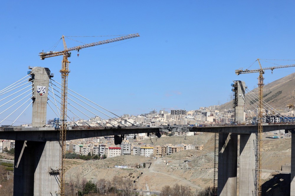 İran’ın en yüksek köprüsünde oluşan hasar görüntülendi
