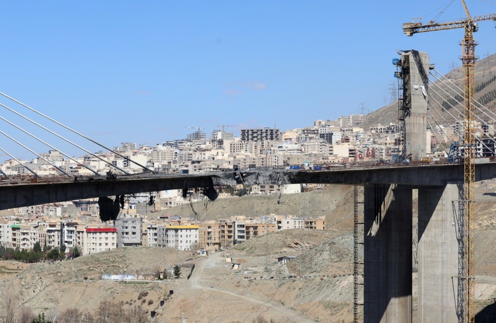 İran’ın en yüksek köprüsünde oluşan hasar görüntülendi
