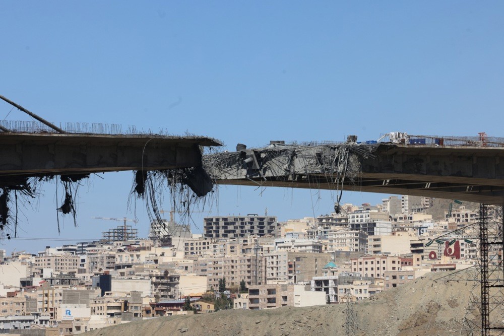 İran’ın en yüksek köprüsünde oluşan hasar görüntülendi
