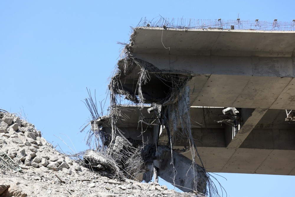 İran’ın en yüksek köprüsünde oluşan hasar görüntülendi
