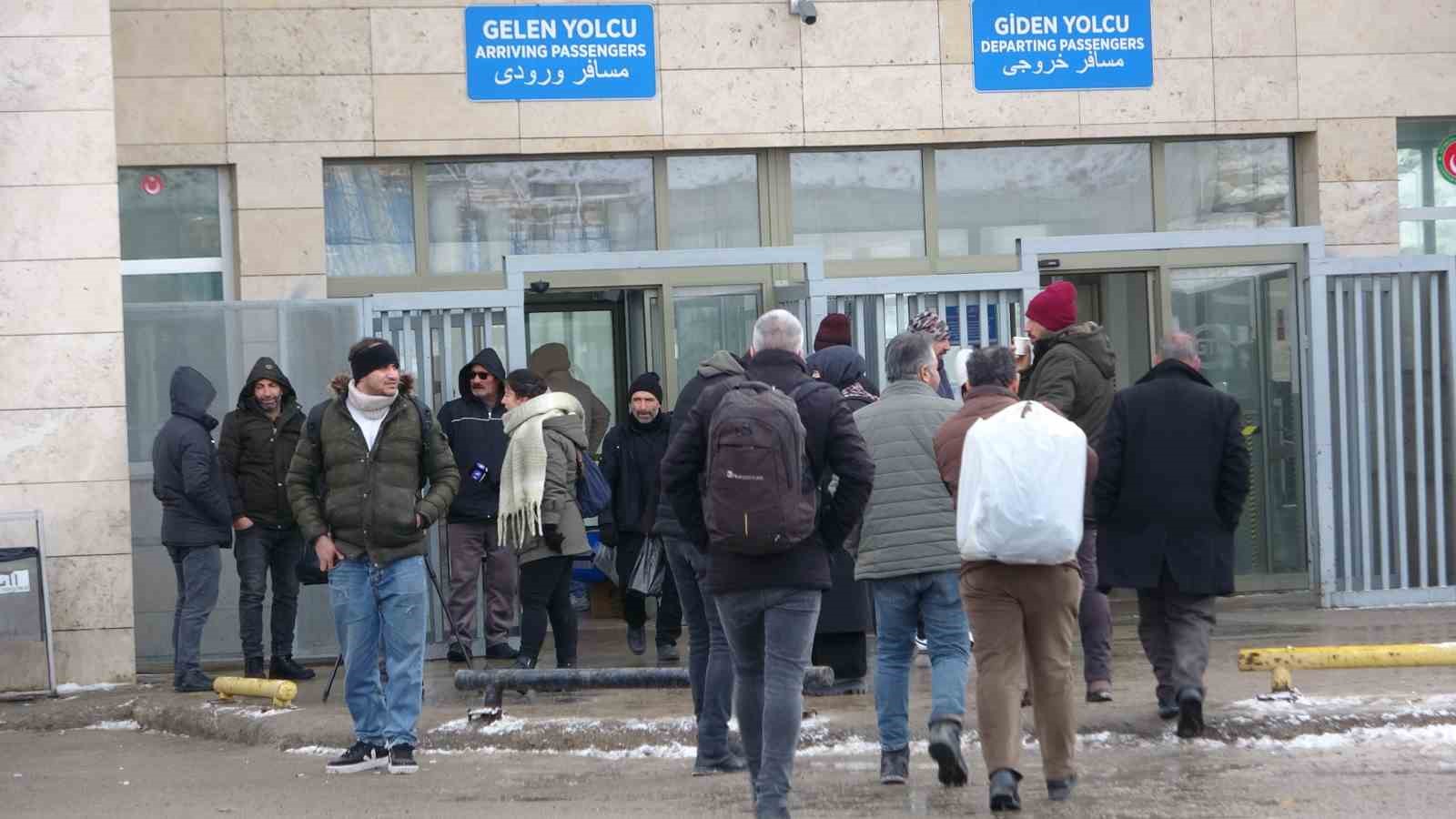 İranlı turistler ölü sayısının resmi rakamların üzerinde olabileceğini söyledi
İranlı turistler ölü sayısının resmi rakamların üzerinde olabileceğini söyledi