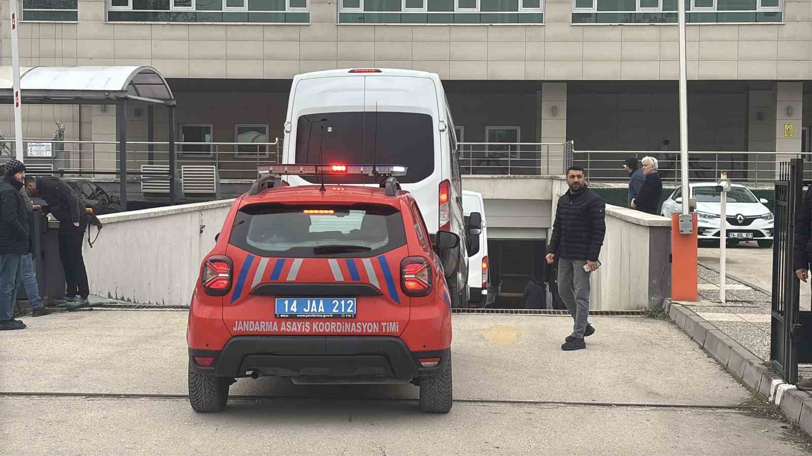 İrtikap soruşturmasında yeni gelişme: Tanju Özcan ve 12 kişi adliyeye sevk edildi
İrtikap soruşturmasında yeni gelişme: Tanju Özcan ve 12 kişi adliyeye sevk edildi