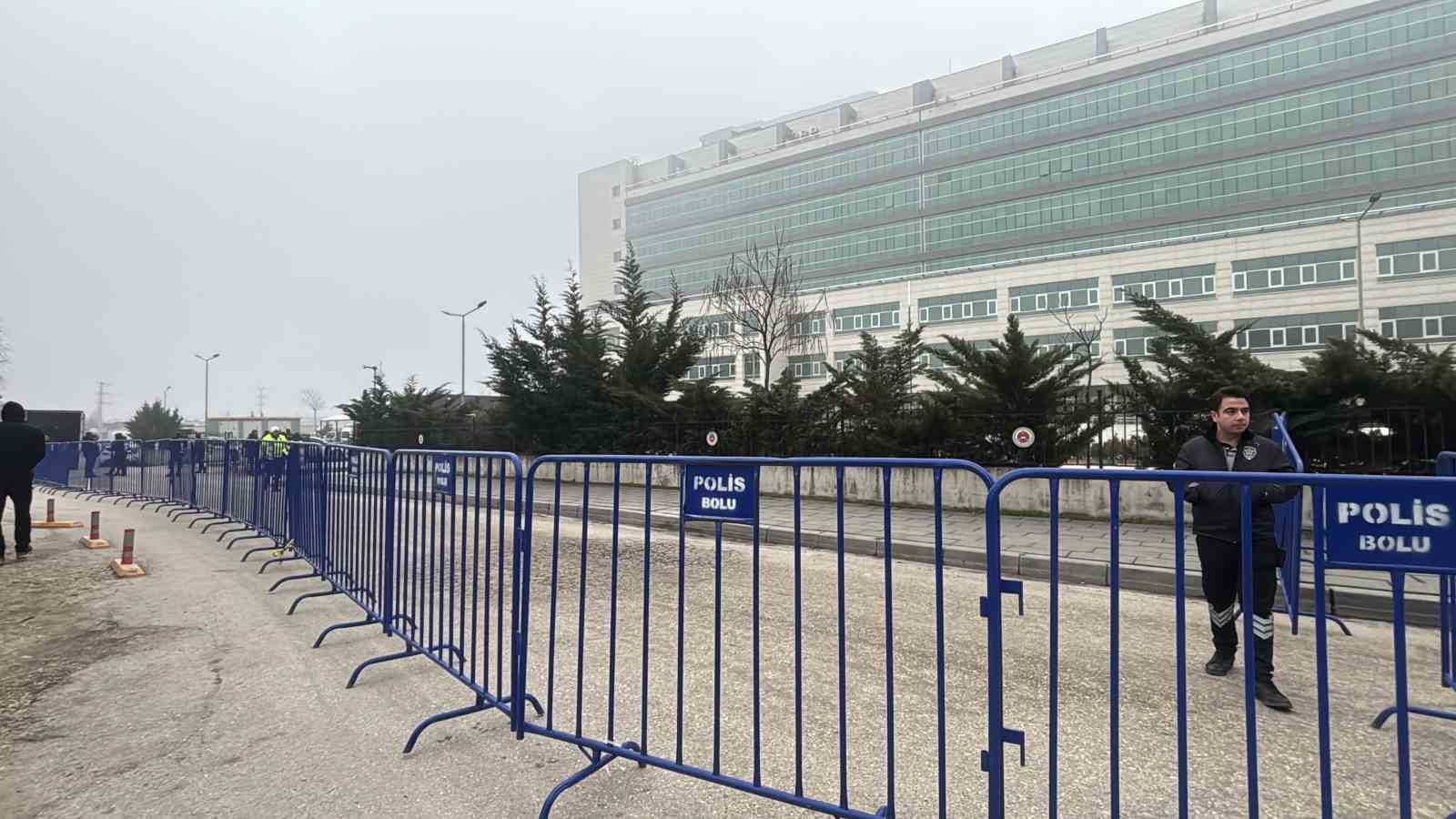 İrtikap soruşturmasında yeni gelişme: Tanju Özcan ve 12 kişi adliyeye sevk edildi
İrtikap soruşturmasında yeni gelişme: Tanju Özcan ve 12 kişi adliyeye sevk edildi