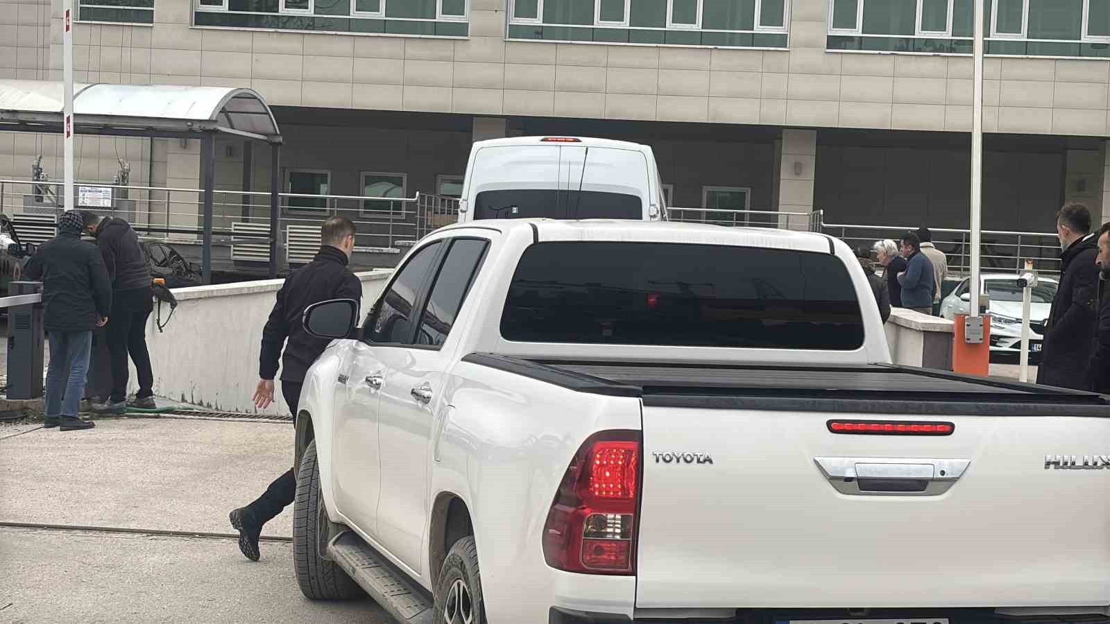 İrtikap soruşturmasında yeni gelişme: Tanju Özcan ve 12 kişi adliyeye sevk edildi
İrtikap soruşturmasında yeni gelişme: Tanju Özcan ve 12 kişi adliyeye sevk edildi