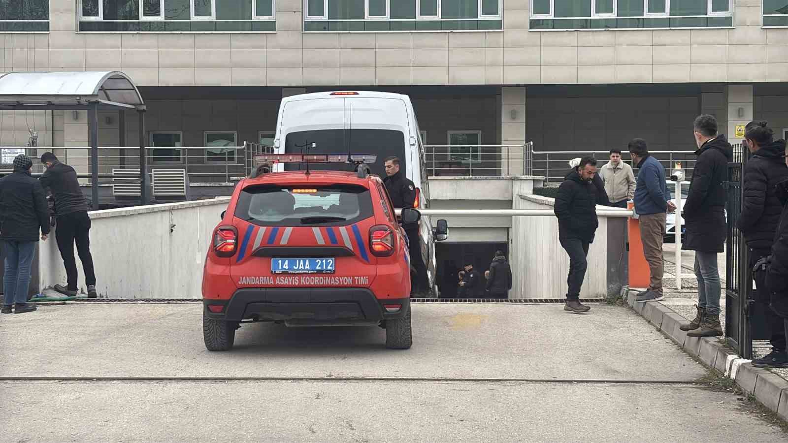 İrtikap soruşturmasında yeni gelişme: Tanju Özcan ve 12 kişi adliyeye sevk edildi
İrtikap soruşturmasında yeni gelişme: Tanju Özcan ve 12 kişi adliyeye sevk edildi