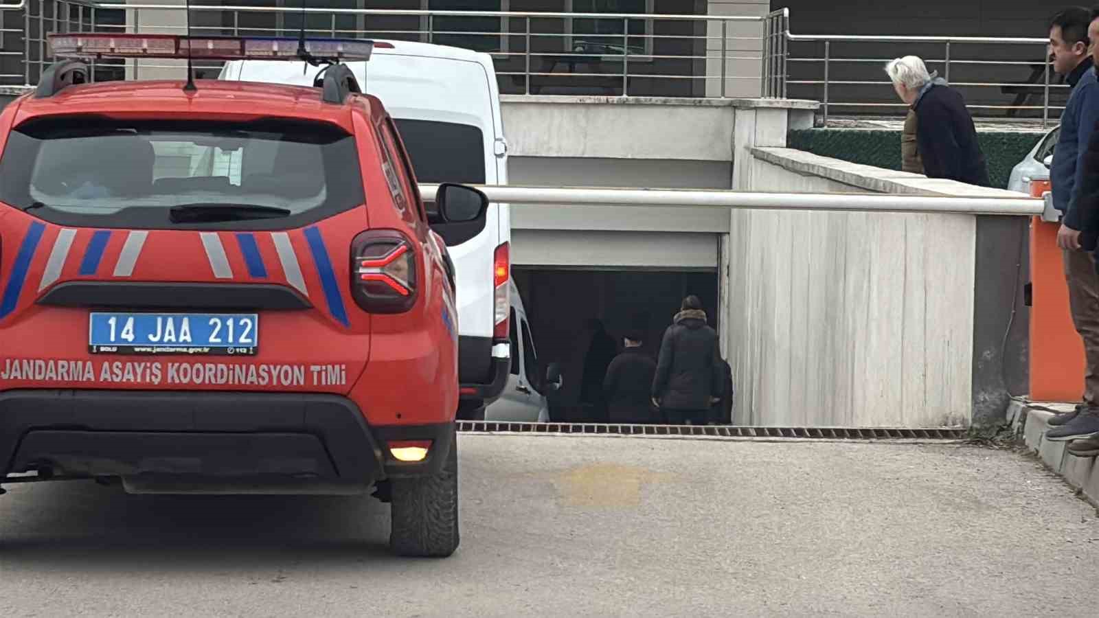 İrtikap soruşturmasında yeni gelişme: Tanju Özcan ve 12 kişi adliyeye sevk edildi
İrtikap soruşturmasında yeni gelişme: Tanju Özcan ve 12 kişi adliyeye sevk edildi