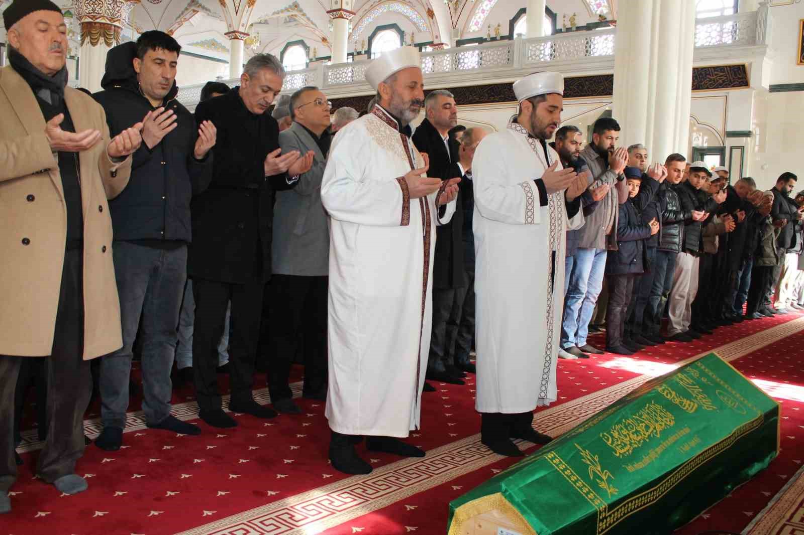 İş adamı Mahsun Altunkaya’nın yeğeni toprağa verildi
