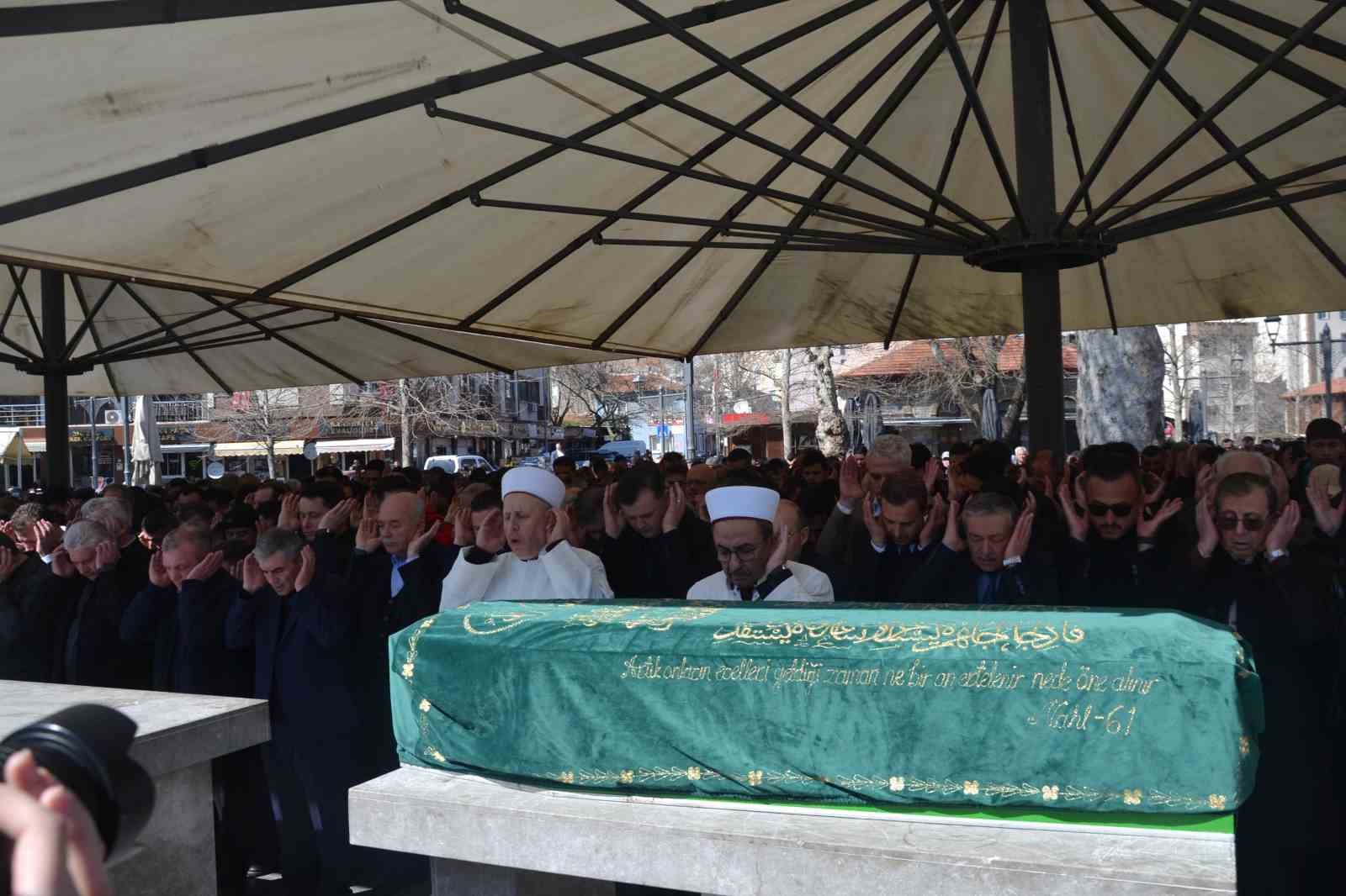 İş adamı Sinan Ergüven son yolculuğuna uğurlandı
