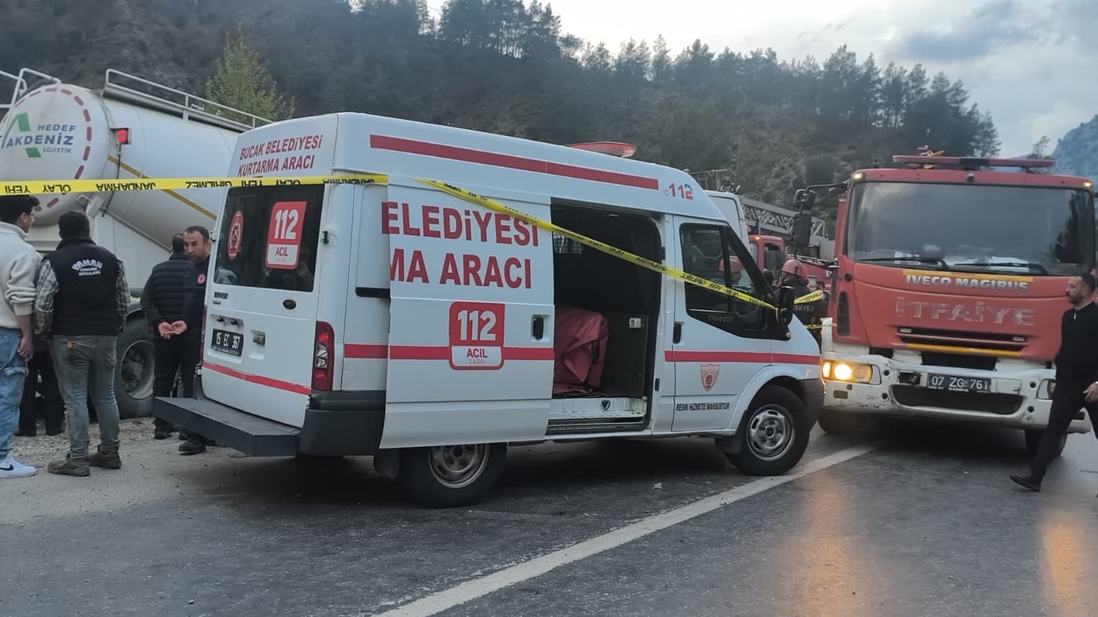 İş dönüşü yaşanan ve 7 kişinin hayatını kaybettiği feci kaza sonrası yol trafiğe açıldı
İş dönüşü yaşanan ve 7 kişinin hayatını kaybettiği feci kaza sonrası yol trafiğe açıldı