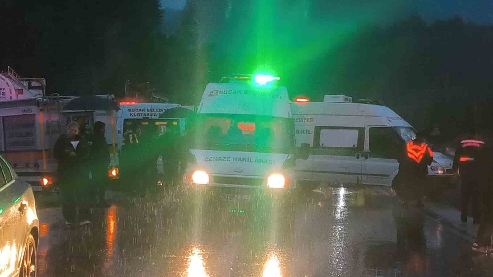 İş dönüşü yaşanan ve 7 kişinin hayatını kaybettiği feci kaza sonrası yol trafiğe açıldı
İş dönüşü yaşanan ve 7 kişinin hayatını kaybettiği feci kaza sonrası yol trafiğe açıldı