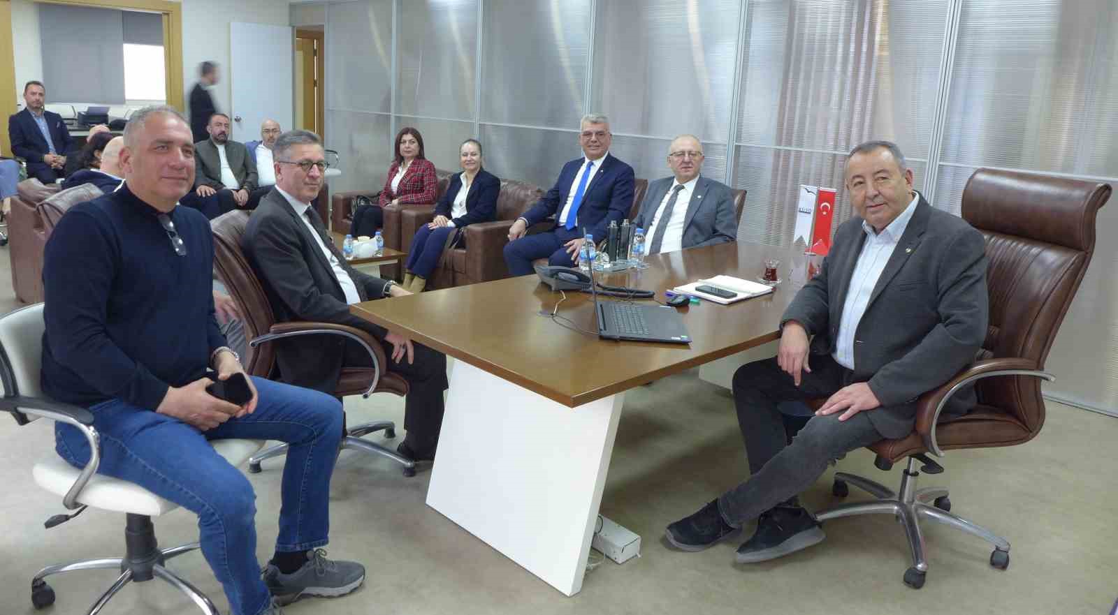 İş dünyası temsilcileri Kuşadası’nda buluştu
İş dünyası temsilcileri Kuşadası’nda buluştu