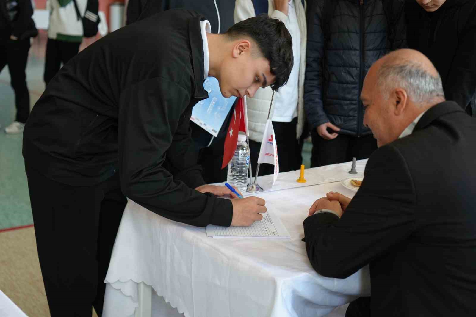 İş dünyasında devir değişti: Nitelikli personel arayan işveren öğrencinin ayağına gidiyor
