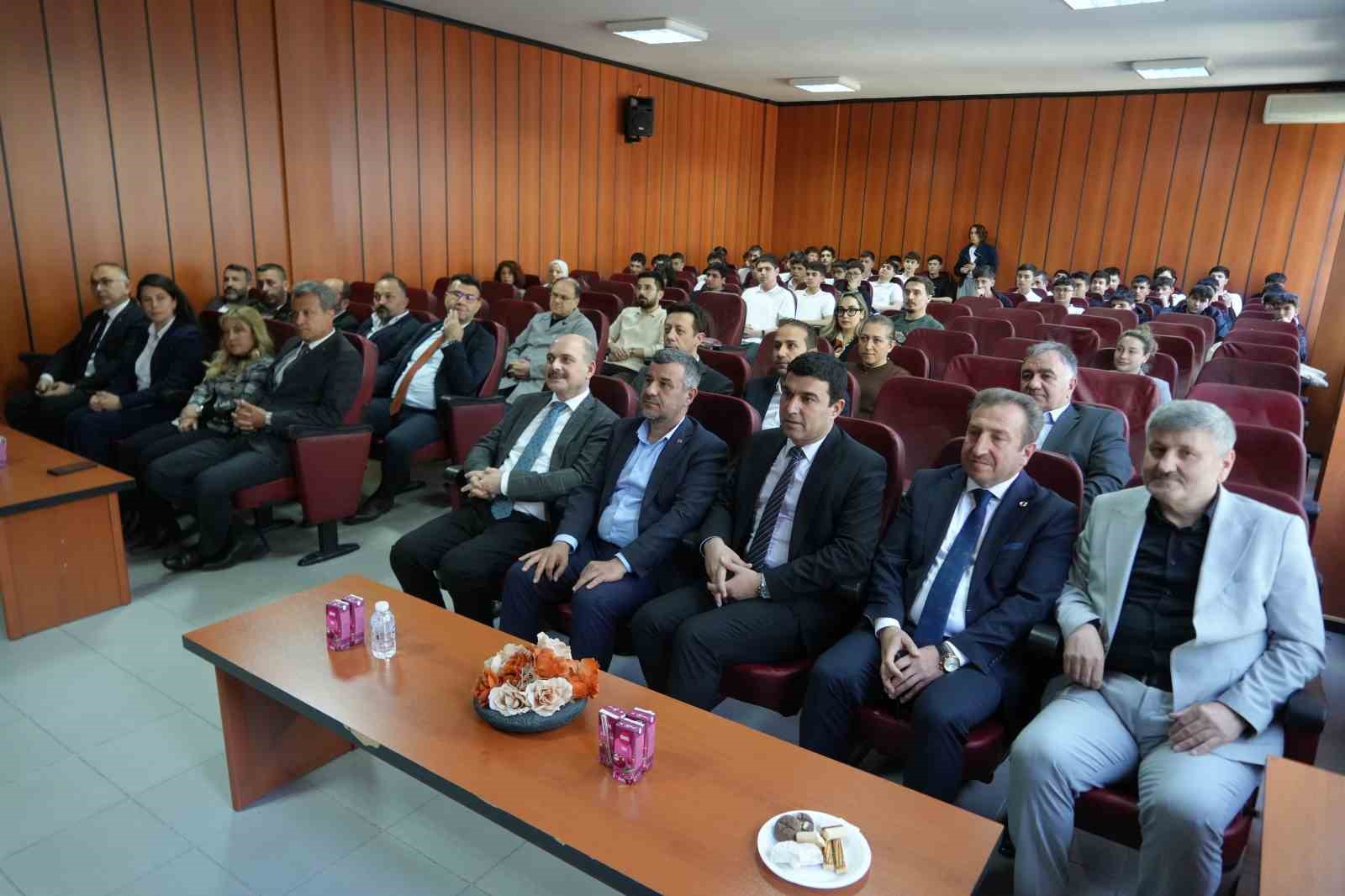 İş dünyasında devir değişti: Nitelikli personel arayan işveren öğrencinin ayağına gidiyor
