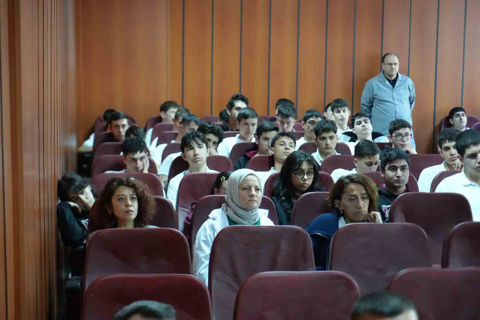 İş dünyasında devir değişti: Nitelikli personel arayan işveren öğrencinin ayağına gidiyor
