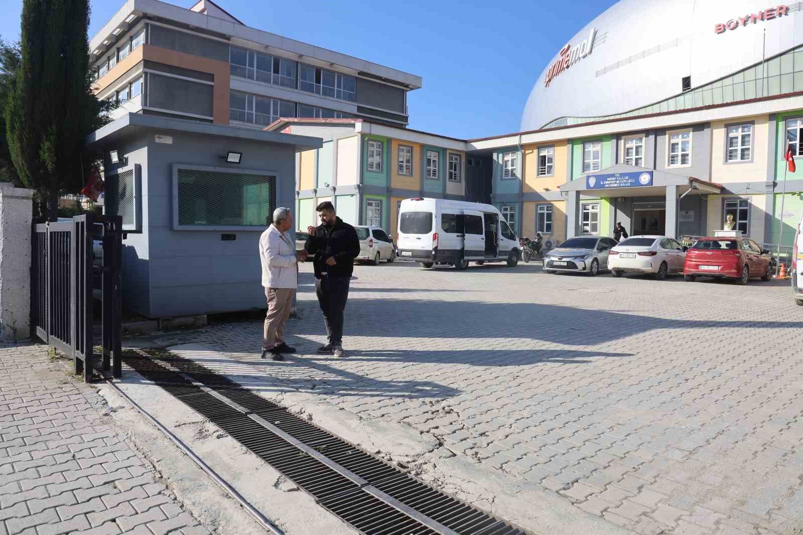 İş hayali kuran 120 vatandaşı, numaralarını muhtarlardan alarak tuzağa düşürdüler
