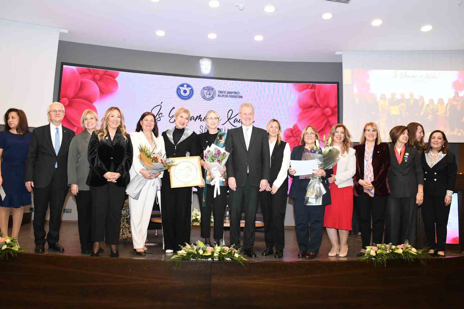 İş kadını Leyla Alaton İzmirli kadınlarla buluştu
