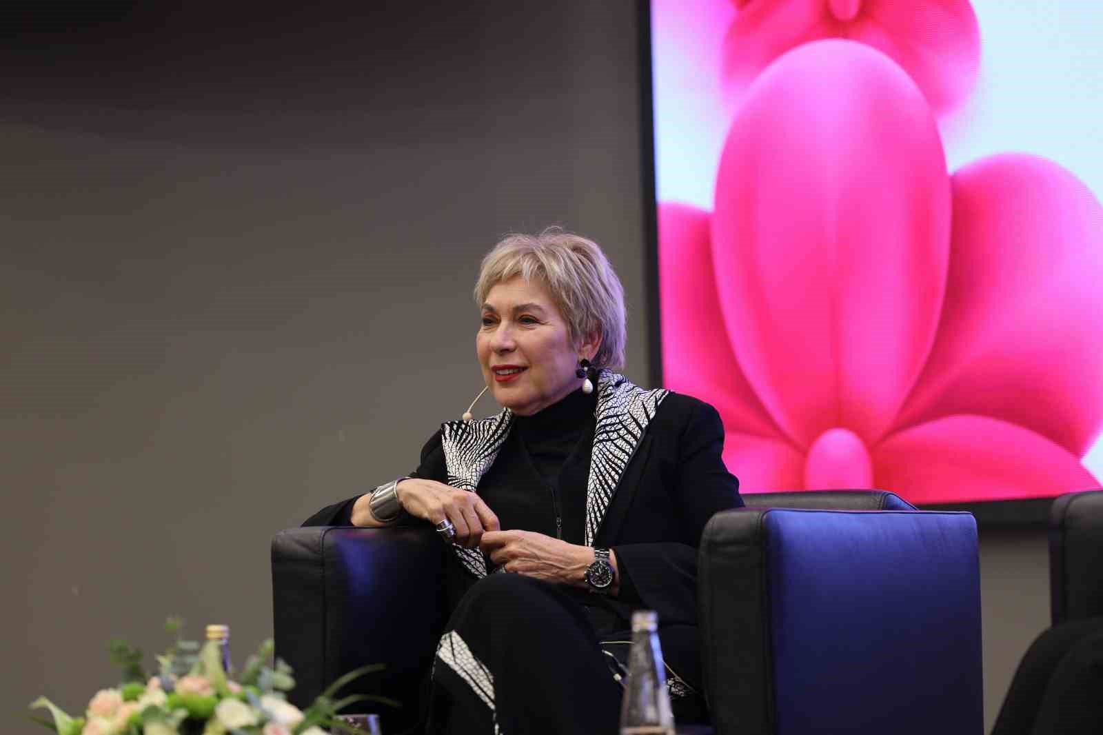 İş kadını Leyla Alaton İzmirli kadınlarla buluştu
