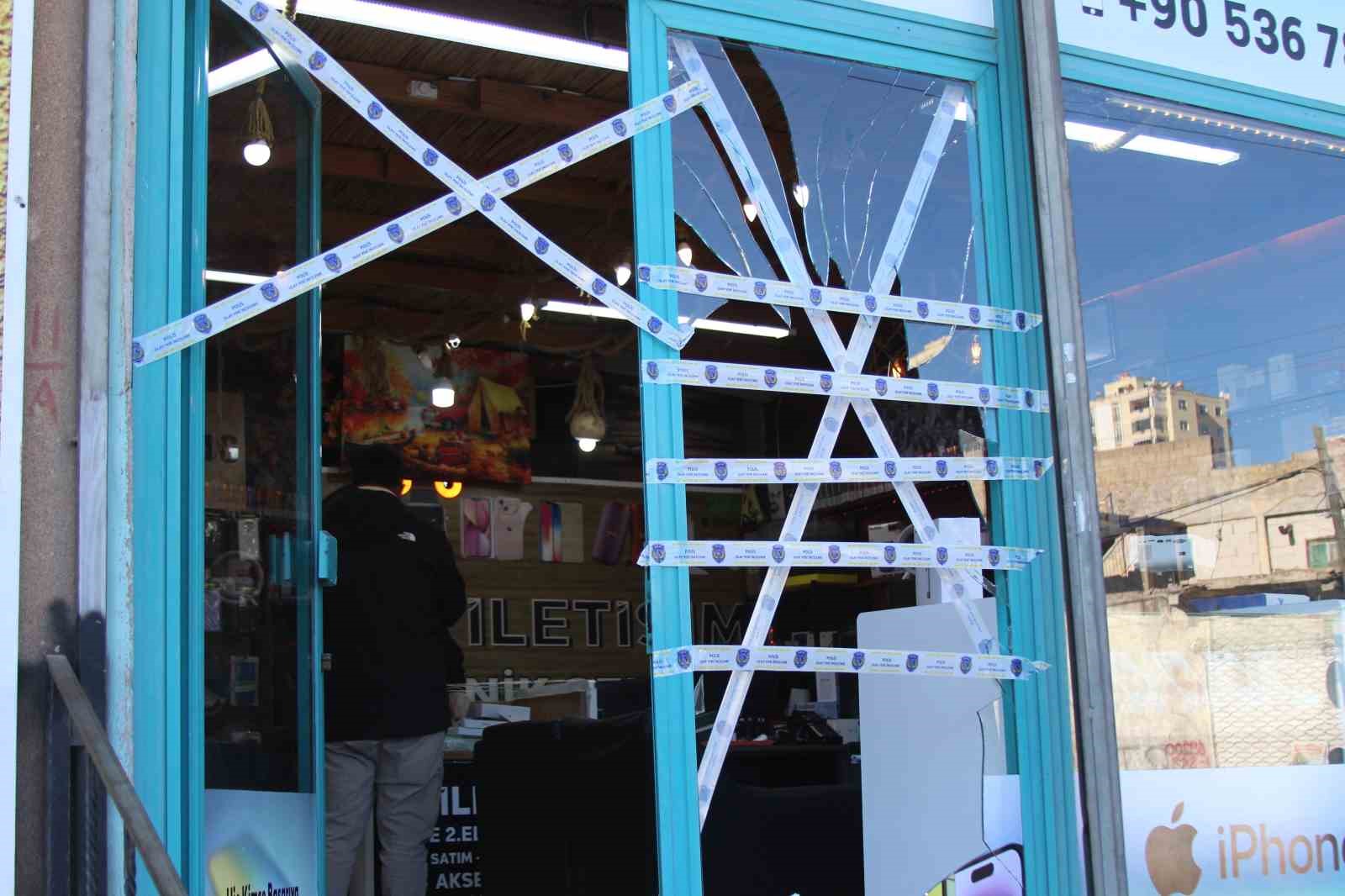 İş yeri soyuldu, hırsızlara "Teslim olun" çağrısı yaptı
