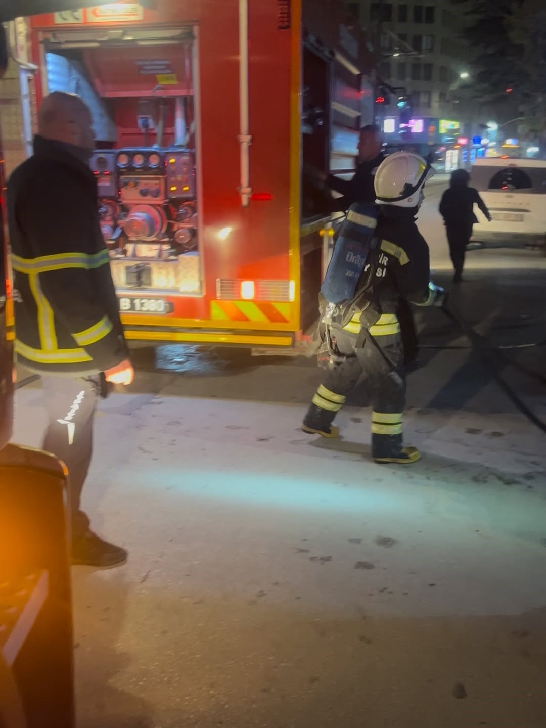 İş yerinin mutfağında çıkan yangın büyümeden kontrol altına alındı
