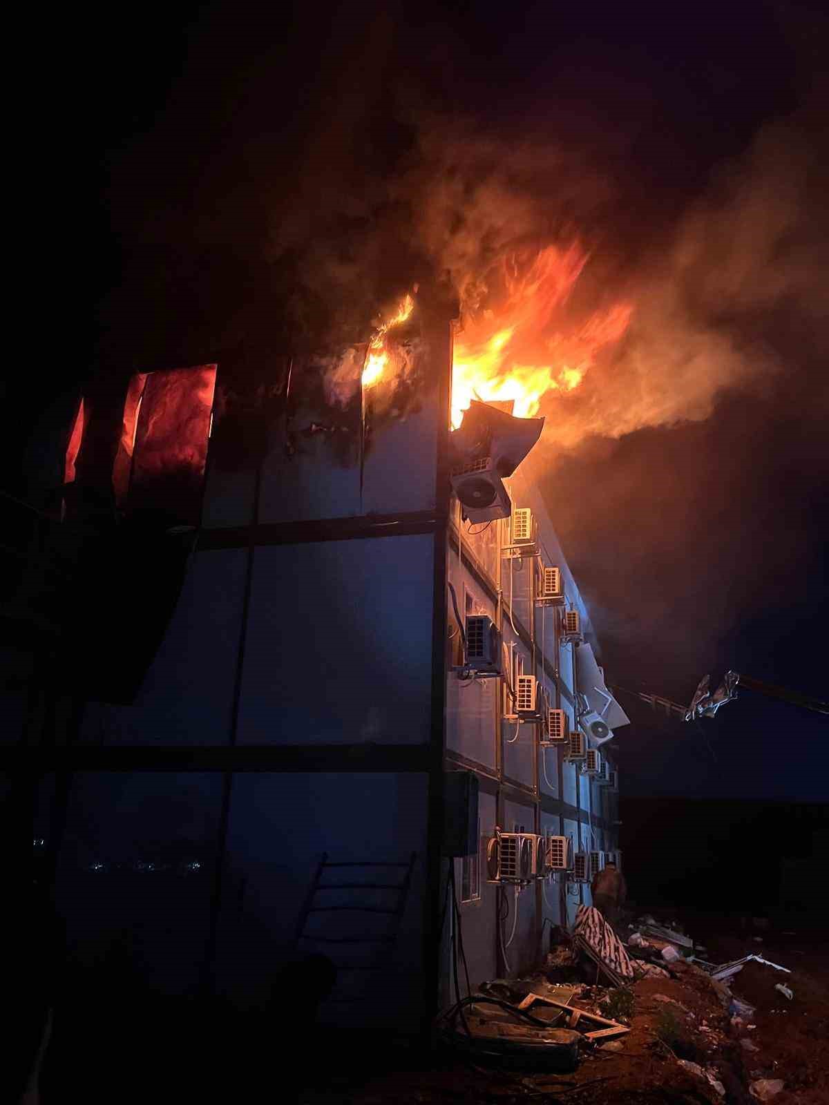 İşçi konteynerinde çıkan yangın kontrol altına alındı
