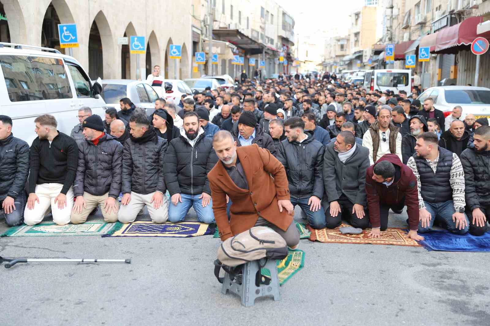 İşgal altındaki Doğu Kudüs’te Müslümanlar, bayram namazını sokakta kıldı
