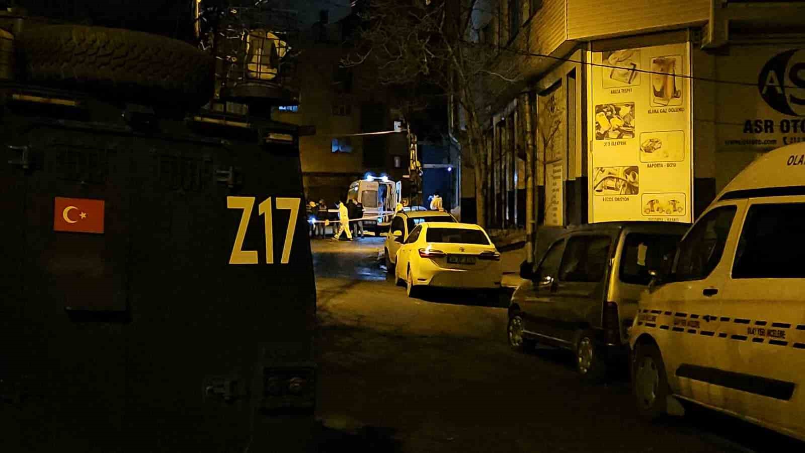 Isınmak için arabaya girdi araç yanınca feci şekilde can verdi
